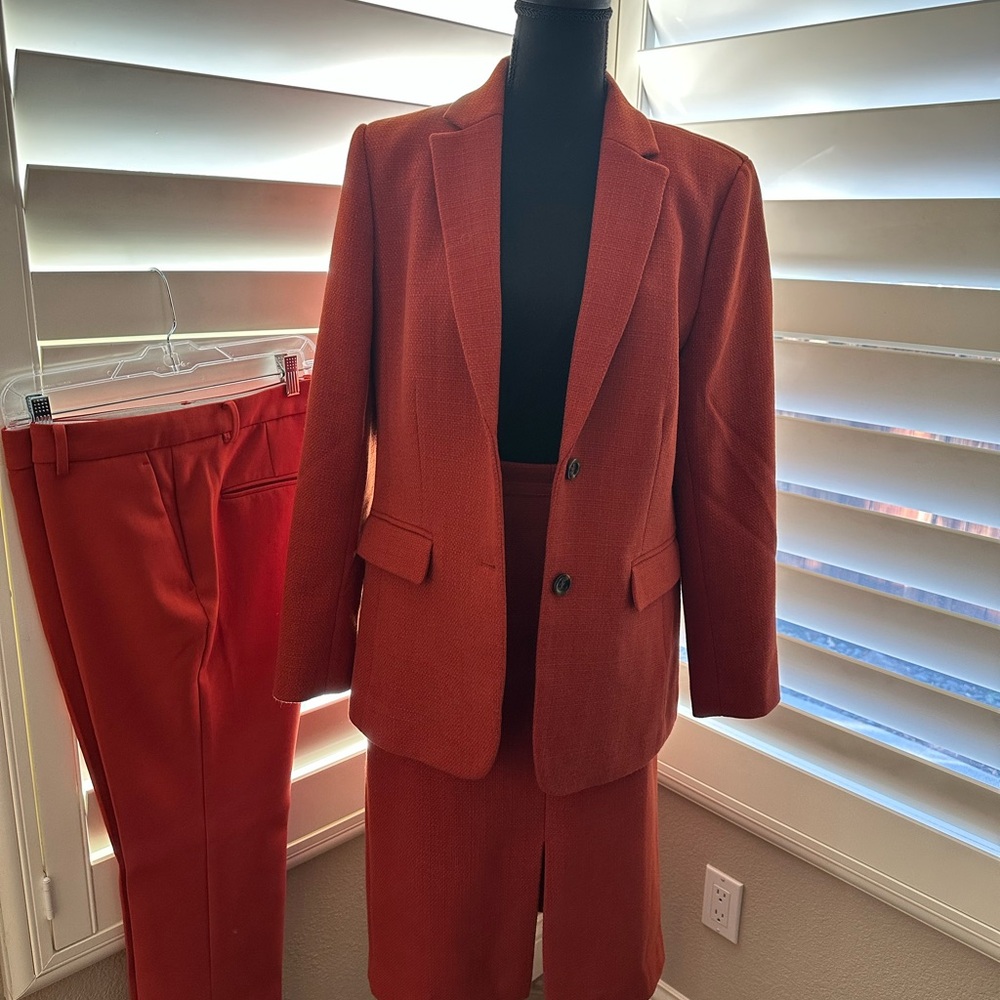 Ann Taylor fall 2024 three piece suit . Pants NWT . Jacket and skirt worn once